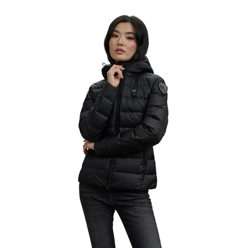 Piumino Donna corto Charme nero modella frontale